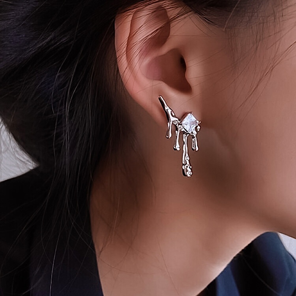 ⚜️𝟯𝟬%𝗢𝗙𝗙 𝗯𝘂𝗻𝗱𝗹𝗲𝘀 𝟯+⚜️ NEW Oozing Rhinestone Contemporary Drop Earrings - Picture 13 of 16